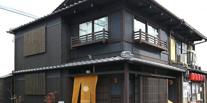 京都駅前町家 嘉右衛門（京都府 町家） / 1