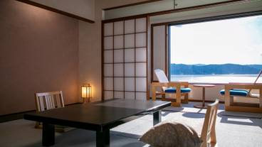 Room / 5