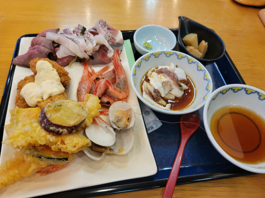 夕食、鯛のカルパッチョ、鯛の刺身、鯛しゃぶ　豪華すぎる。