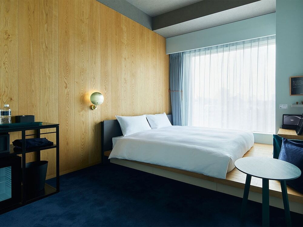 奥深いネイビーが上質。都会的で洗練された空間4085049