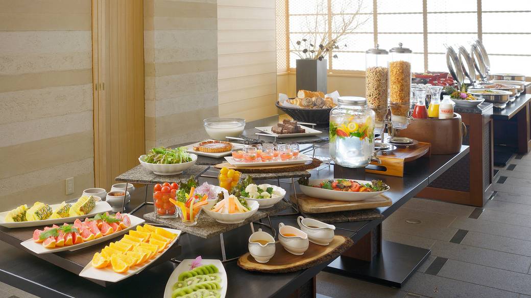 和洋ビュッフェで
栄養満点の朝食 / 2