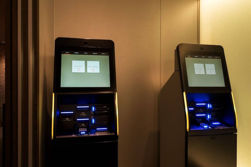 チェックイン / チェックアウト キオスク