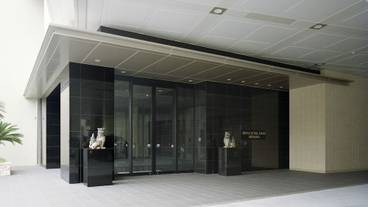 ホテルの入り口 / 2