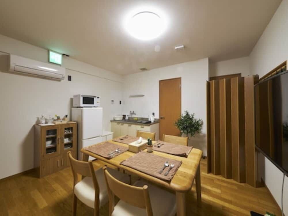 客室内のダイニングエリア