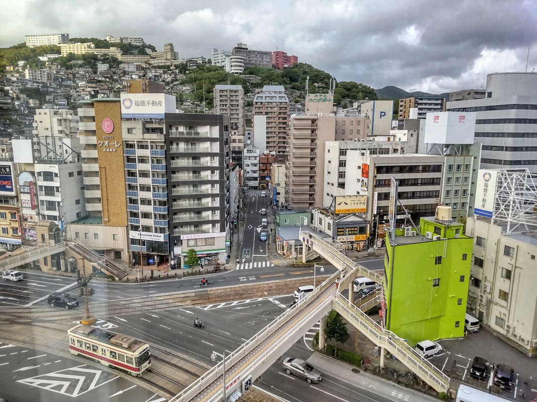 窓からは市電を見下ろせます。