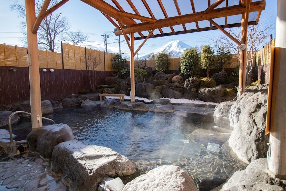 富士山溶岩の湯 泉水／露天風呂