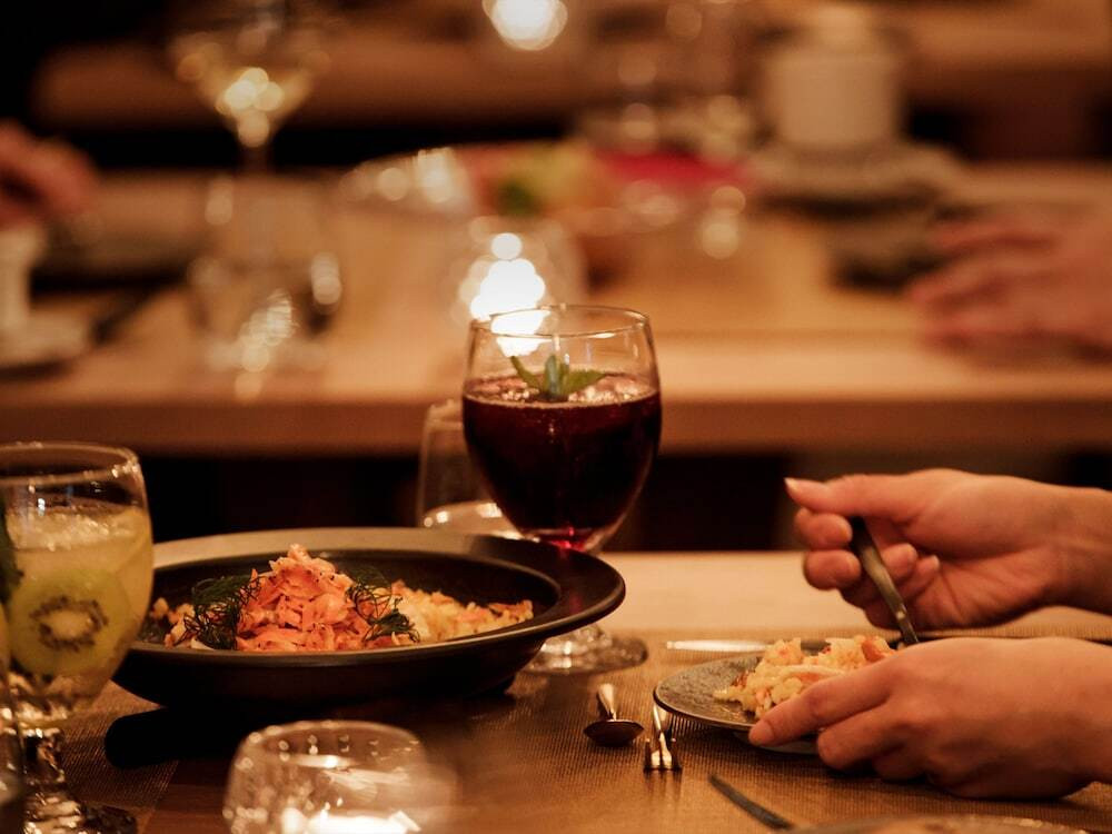 アート作品とスペイン料理が楽しめるモダンなホテル3494424