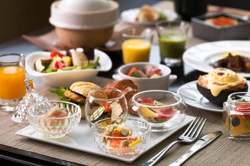 Spend your weekend indulging yourself at a nearby hotel with delicious breakfast ♡3534398