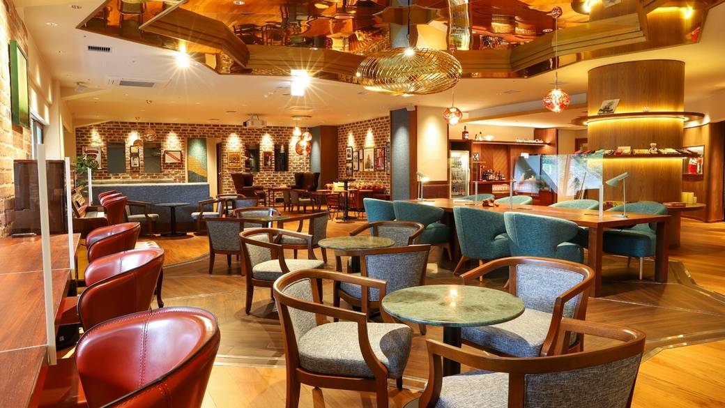 ザ・ウォルラスクラブ内 / 2