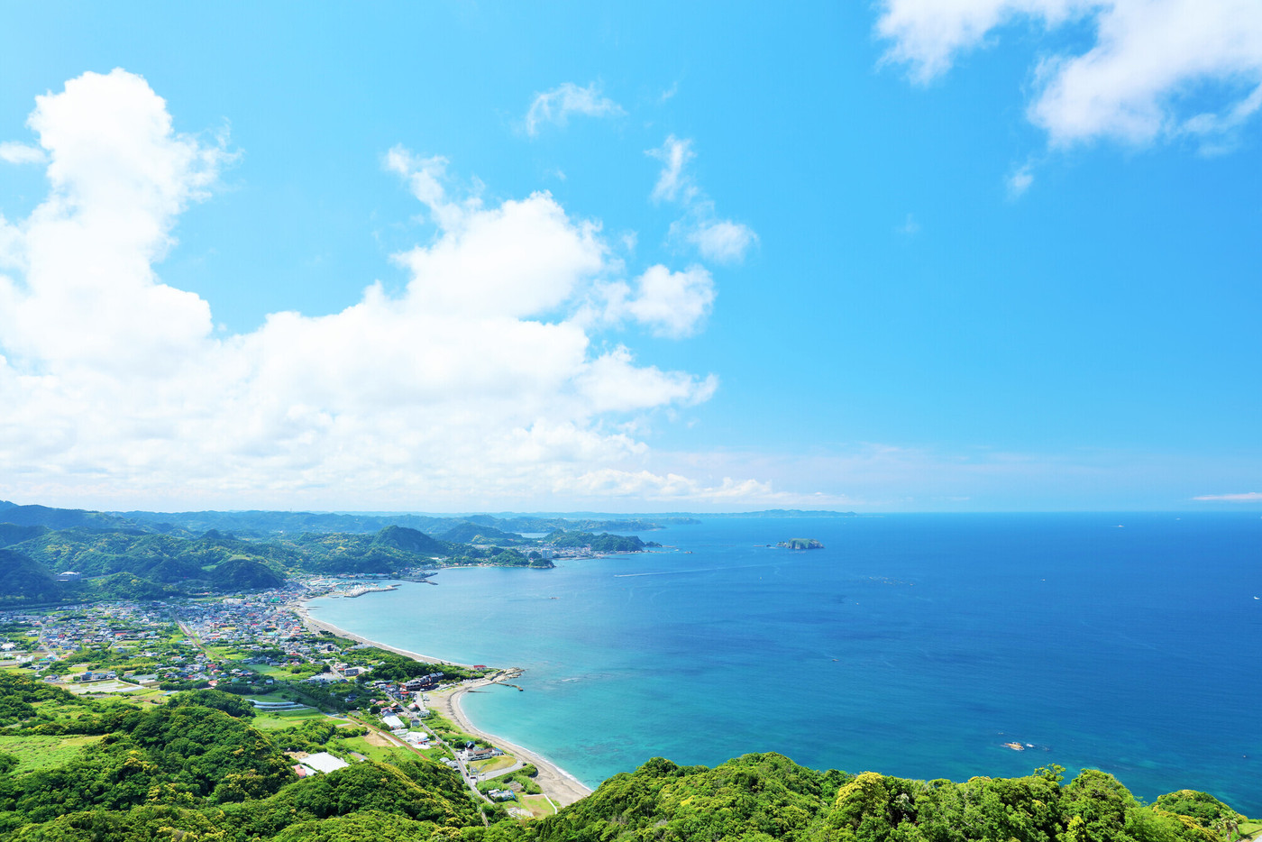 千葉県　青空と海の風景（鋸山からの展望）