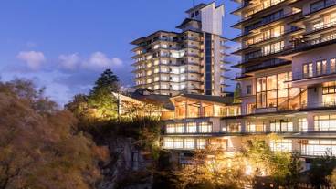 川側からの外観 / 2