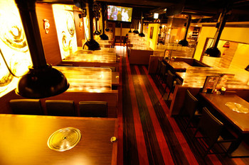「プングム フレッシュ店」 内観 20854930 木を基調とした店内、間接照明で落ち着いた雰囲気でゆっくり出来ます♪