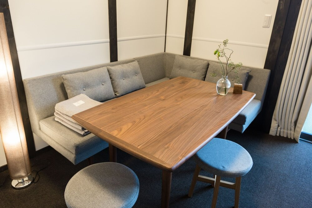 客室内のダイニングエリア