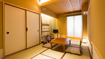 客室内のダイニングエリア / 32