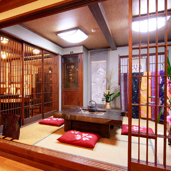 レトロな雰囲気と花の香りのおもてなしに心安らぐ3905985