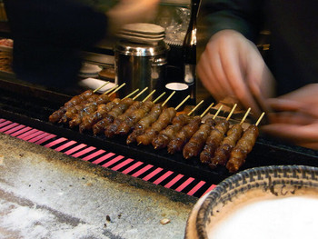 「かわ屋」内観 1095795 焼き場。皮を焼いとります。基本は塩です