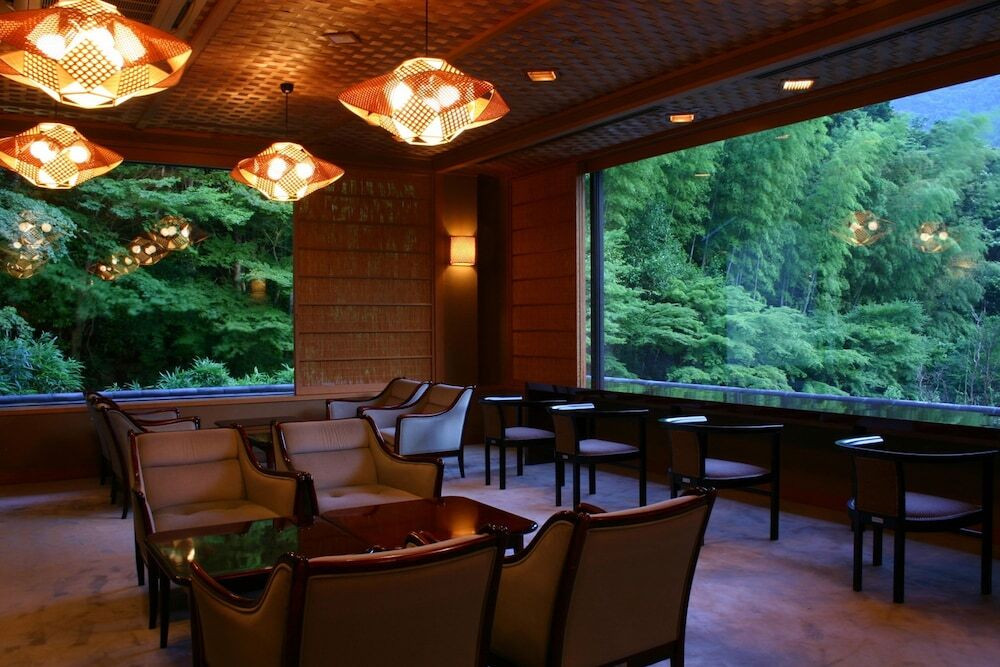 文豪も泊まった緑豊かな宿。“離れ”で心と体を癒す3565878