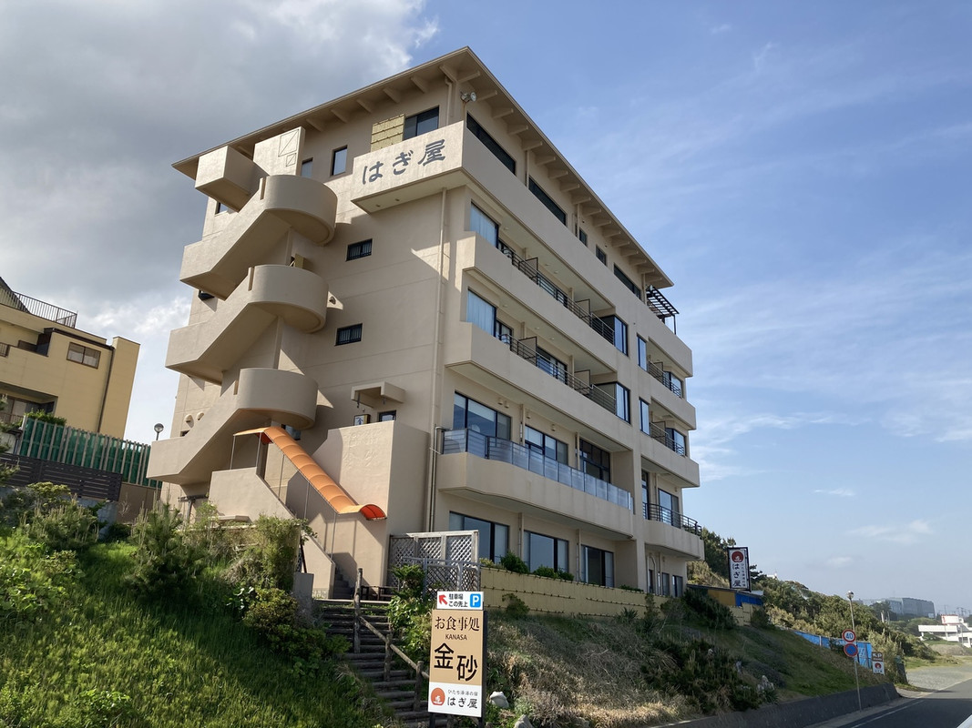 海沿いからみたお宿