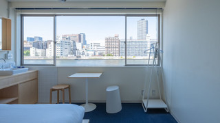 Queen with River View and Shared Bathroom