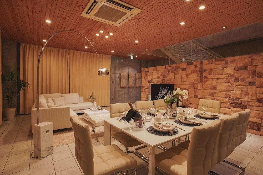 客室内のダイニングエリア