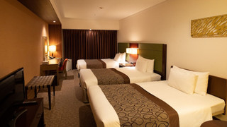 デラックス ルーム シングルベッド 3 台 喫煙可