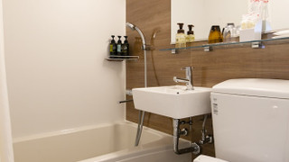 アジョイニング (ツインルームx1,トリプルルームx1),隣室確約