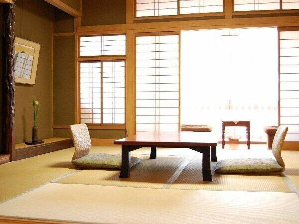 客室内のダイニングエリア