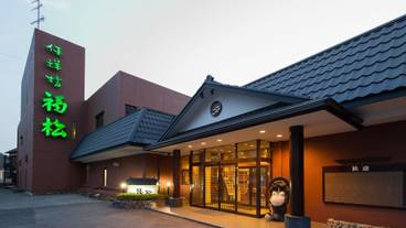 施設の正面 (日没後) / 2