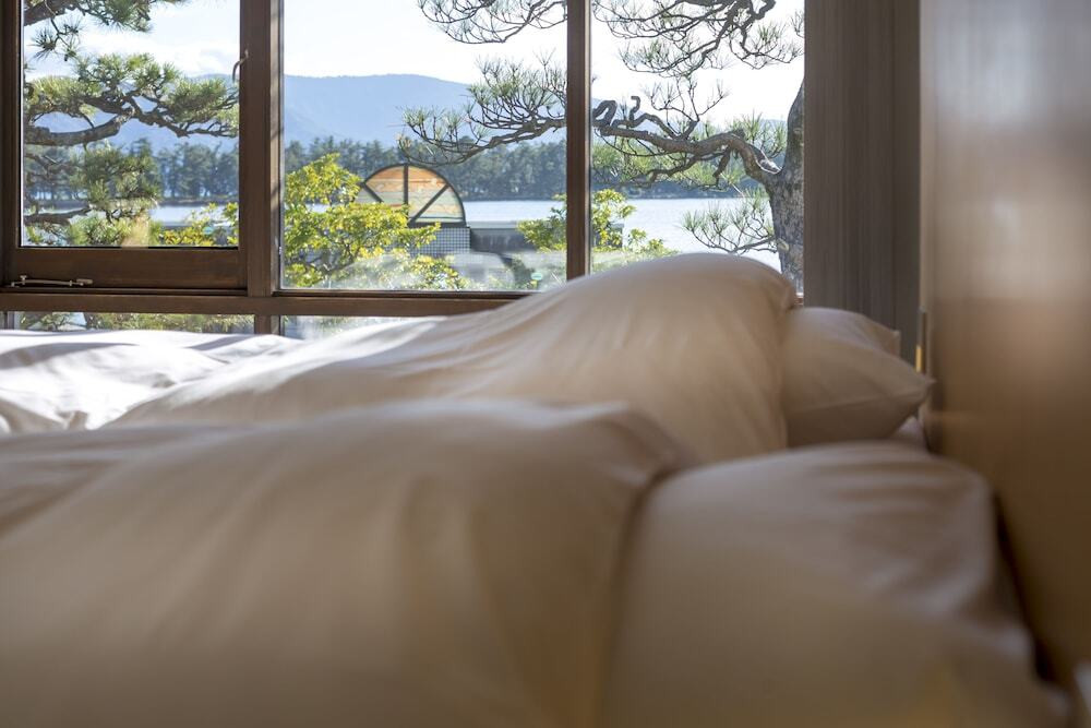 レトロとモダンが融合。海の眺望が楽しめる、静かな大人の宿3925580