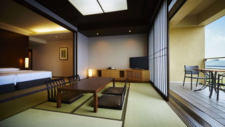 ルーム シングルベッド 2 台 (Tatami)