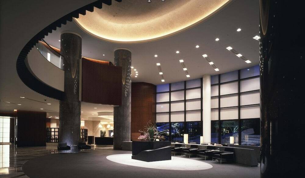 天井が高いロビー / 2