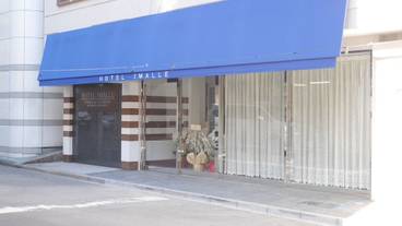 施設の入り口 / 12