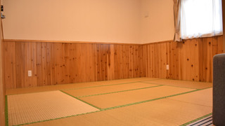 1号店のエクストラタイプ (ダブルベッド2台/3名以降はお布団配置)