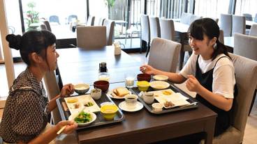 朝食スペース / 8