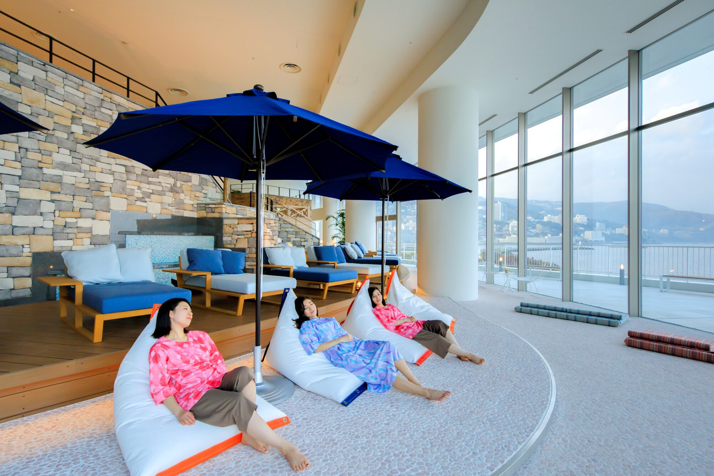 リゾート気分満点！「オーシャンラウンジ」1991996