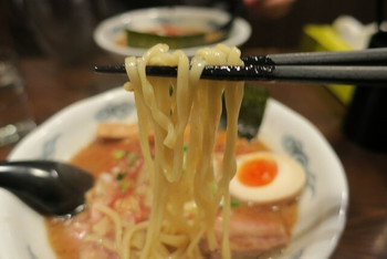 「室壱羅麺」 料理 72518733 太麺は平打ちのもちつる食感。
