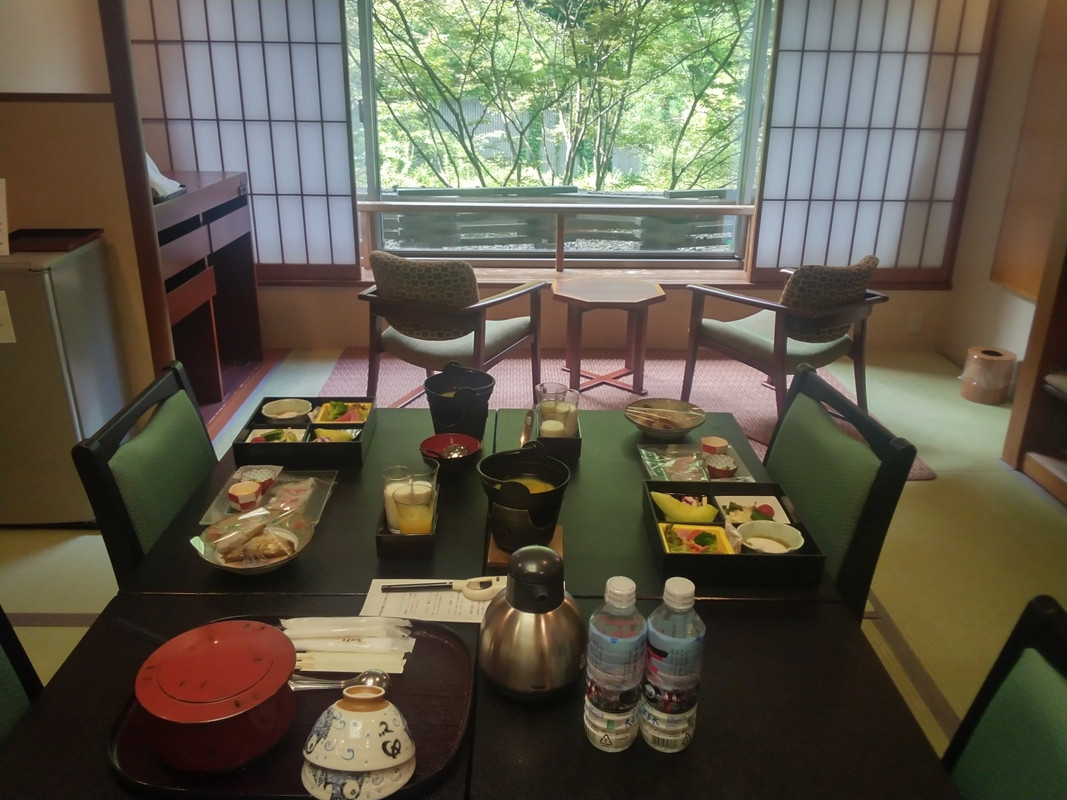 個室での朝食