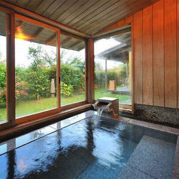 高台の静かな温泉宿の露天風呂付き客室で贅沢ステイ3492807