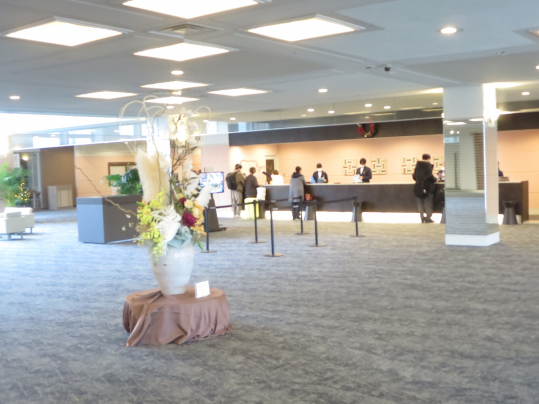 ホテルロビーとフロントの様子です。