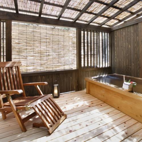 離れ「河鹿亭」の露天風呂 / 1