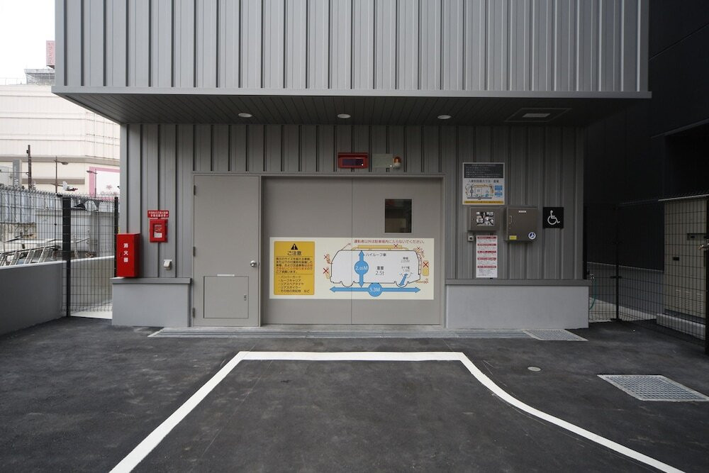 RV またはトラック用駐車場