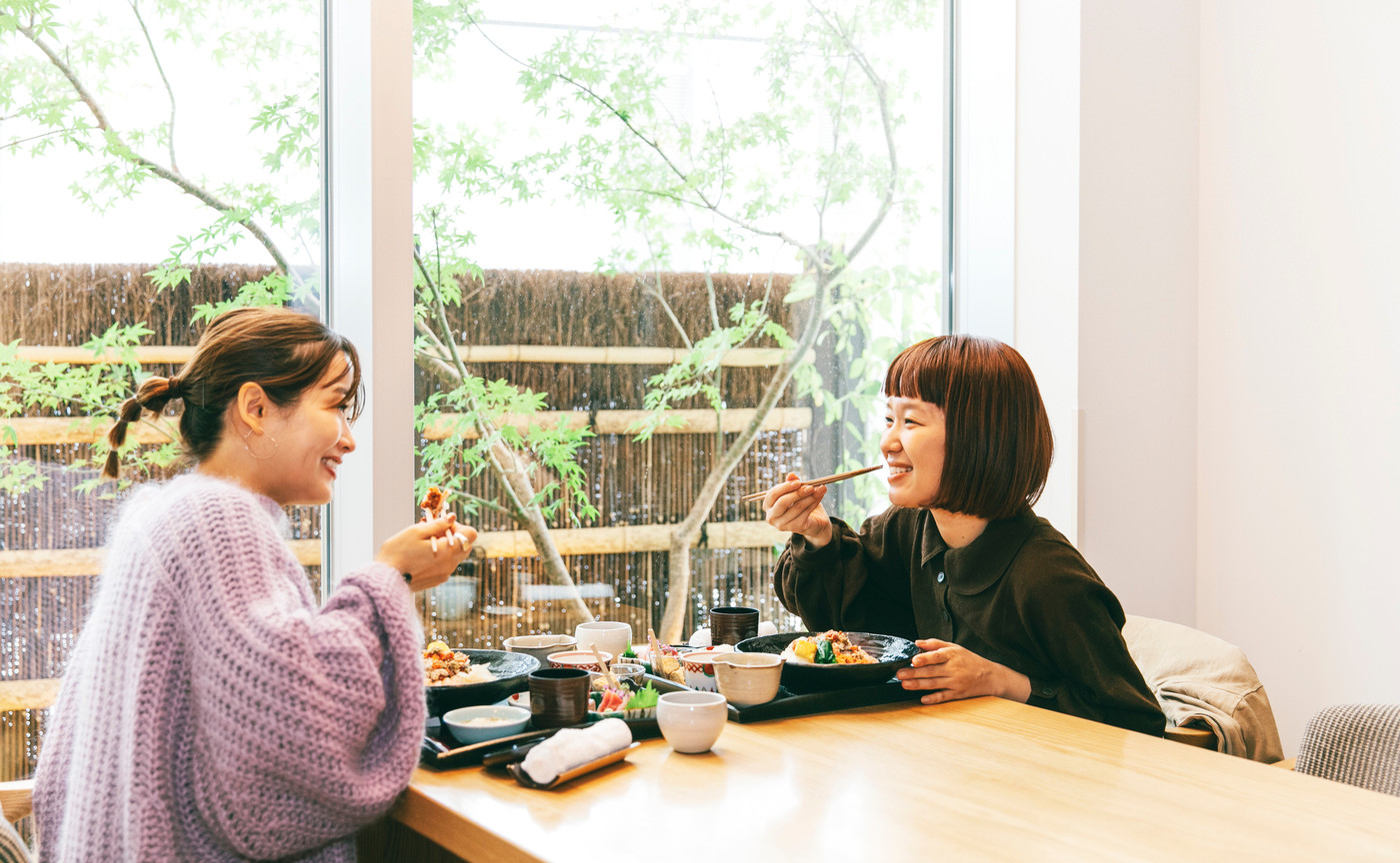 絶品かに巡りスポット2. 旨味たっぷりなかに丼をいただく「越前がに 旬のお料理 らでん」2005313