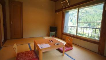 客室内のダイニングエリア / 34