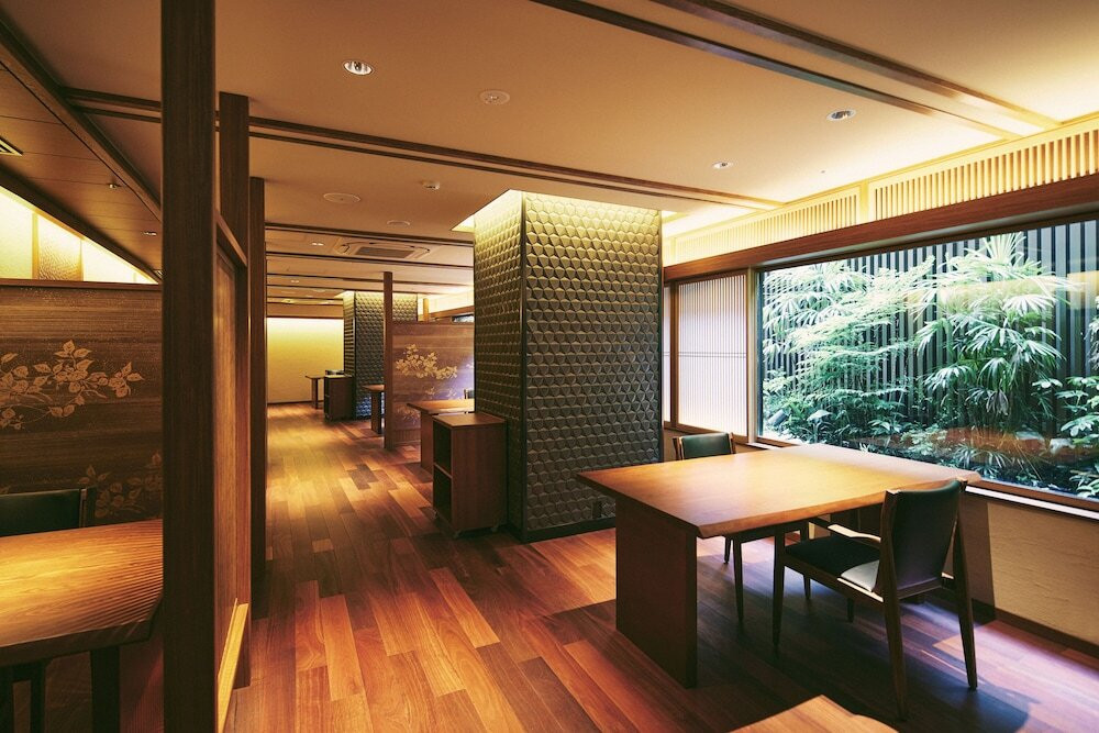 京割烹 東山の内観