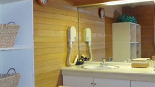 ルーム　二段ベッド付　共用バスルーム　山側