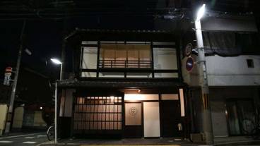 施設の入り口 / 3