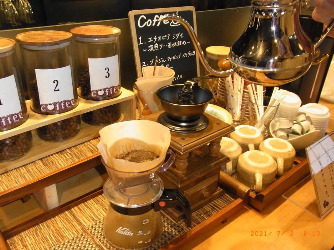 ラウンジではコーヒーや紅茶あり。コミックも置いてありました。
