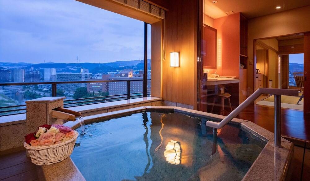 スイートの露天風呂 / 4