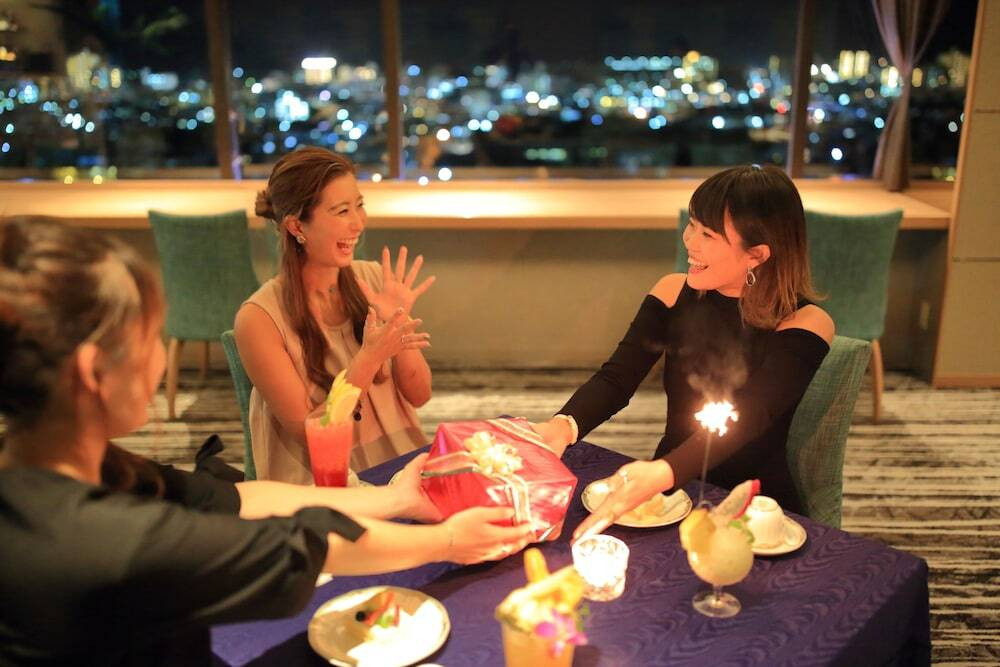 最上階からの絶景オーシャンビュー!夜は島唄ライブやバーも3463029