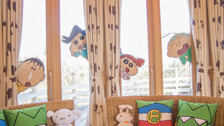 ~クレヨンしんちゃんコラボルーム「オラのコクーン」~ご宿泊者様限定の豪華オリジナルグッズをプレゼント/クレヨンしんちゃんアドベンチャーパークゴールドチケット付き/4名定員/禁煙/全室檜風呂付き